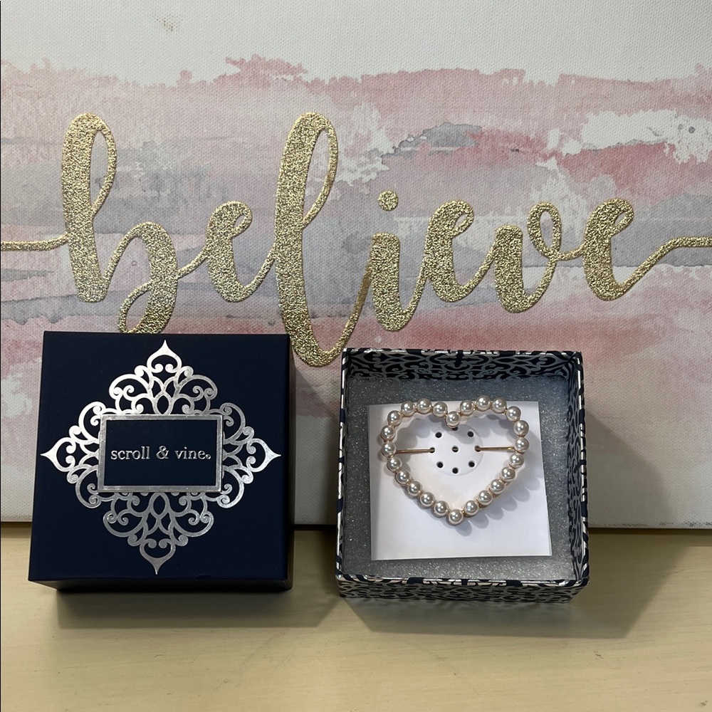 NWT: Pearl Heart Shaped Brooch - Picture 2 of 3